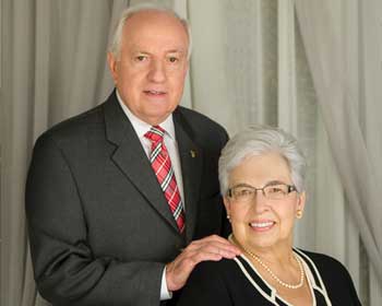 Photo of Dr. Donald R. Whitaker ,’62, and his wife, Dr. Sue H. Whitaker